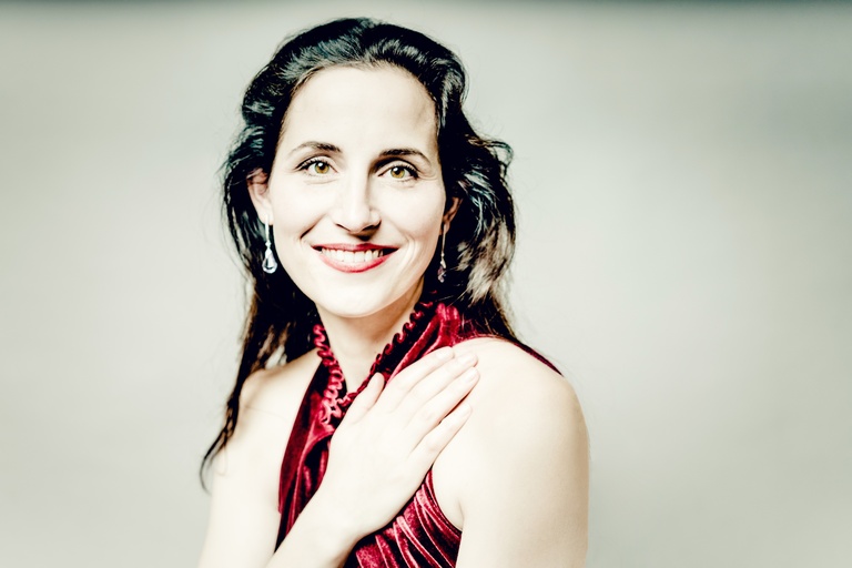 Le Balcon - Pia Davila