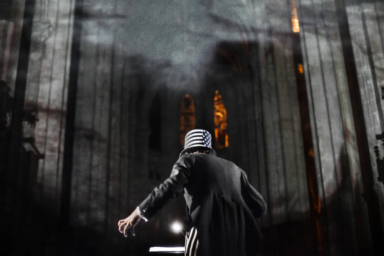 Le Balcon - Garras de Oro